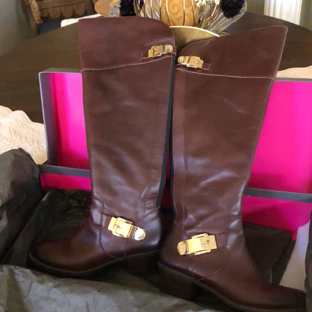 ⭐️ Vince Camuto Classic & Comfy Low Heel Leather Riding Boots in original Box